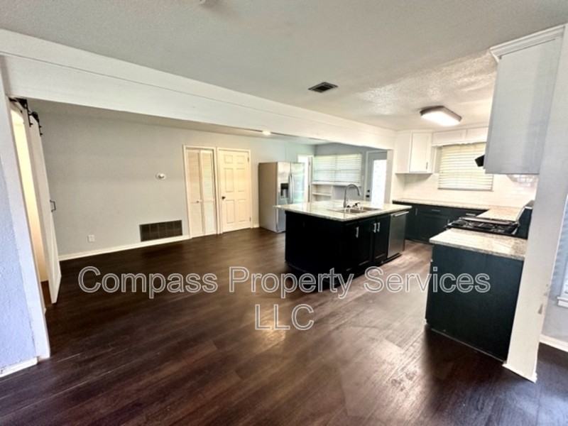 1317 Hillside St - Photo 6 of 20