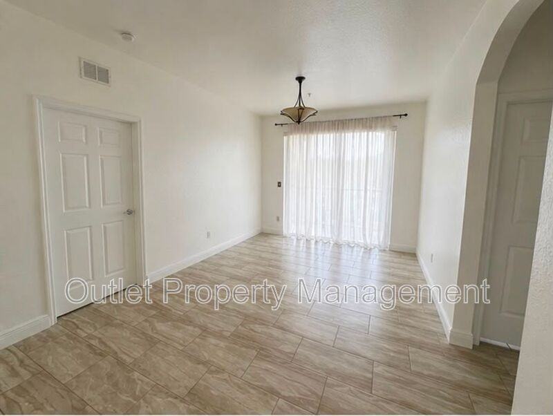 8630 Buccilli Dr #201 - Photo 3 of 9