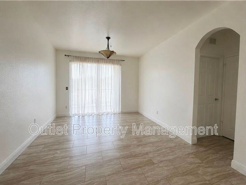 8630 Buccilli Dr #201 - Photo 4 of 9