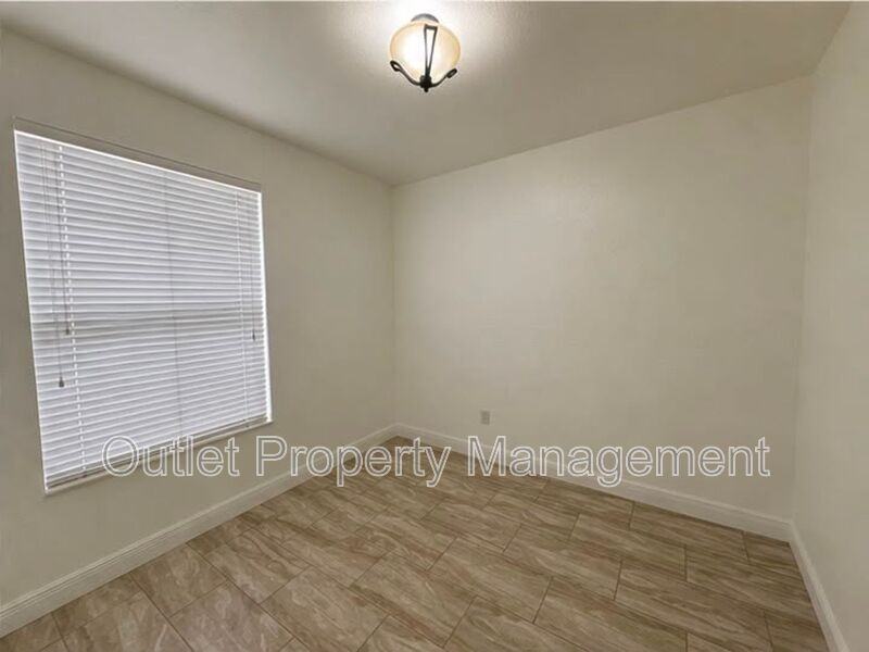 8630 Buccilli Dr #201 - Photo 5 of 9