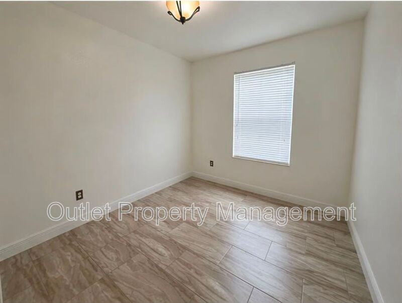 8630 Buccilli Dr #201 - Photo 7 of 9