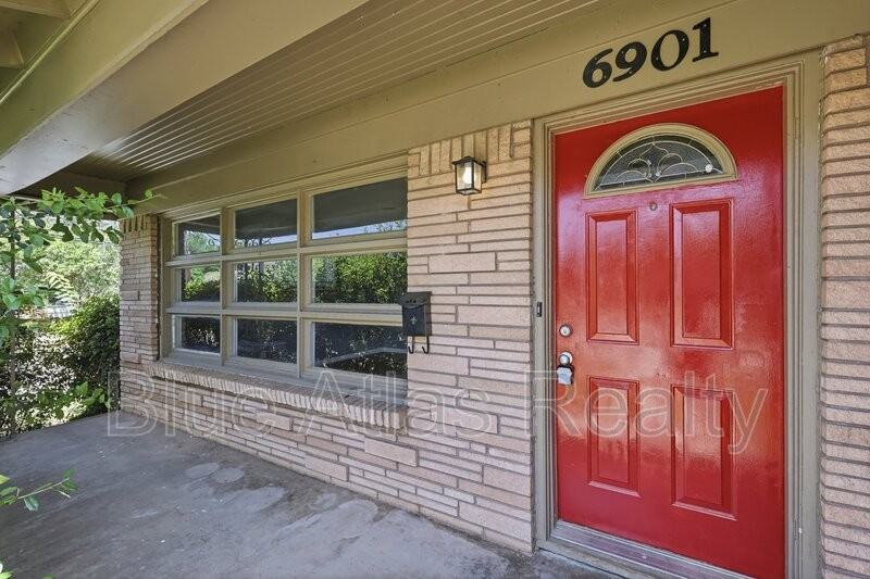 6901 Greenlee St - Photo 2 of 20