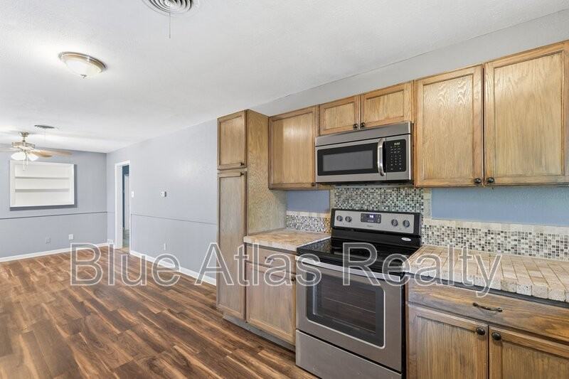 6901 Greenlee St - Photo 5 of 20