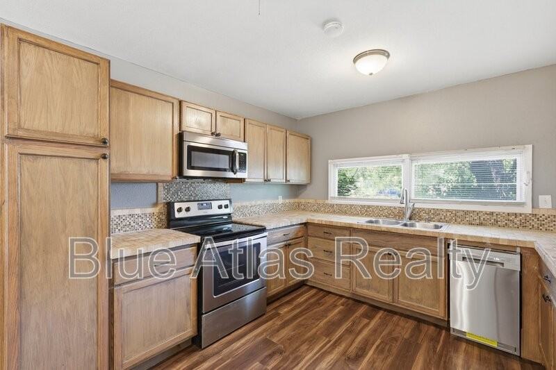 6901 Greenlee St - Photo 6 of 20