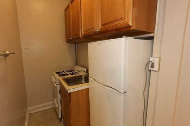2827 N Burling St #01 - Photo 2 of 11