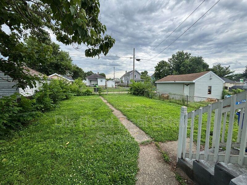 332 Hudson Ave - Photo 5 of 50