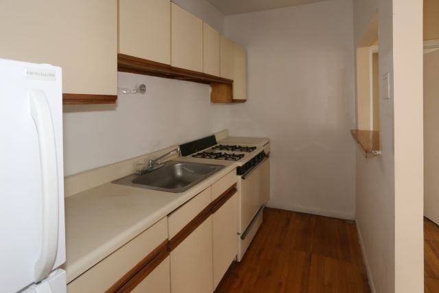 660 W Cornelia Ave #14 - Photo 2 of 21
