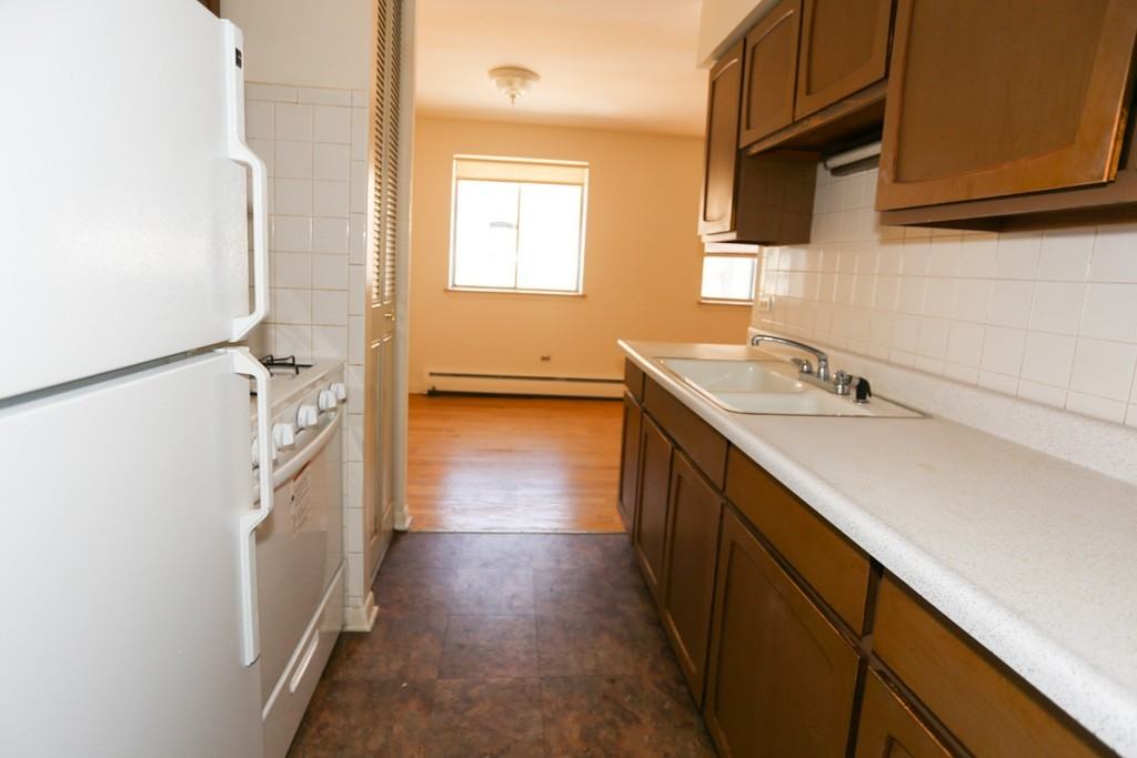 510 W Briar Pl #209 - Photo 2 of 17