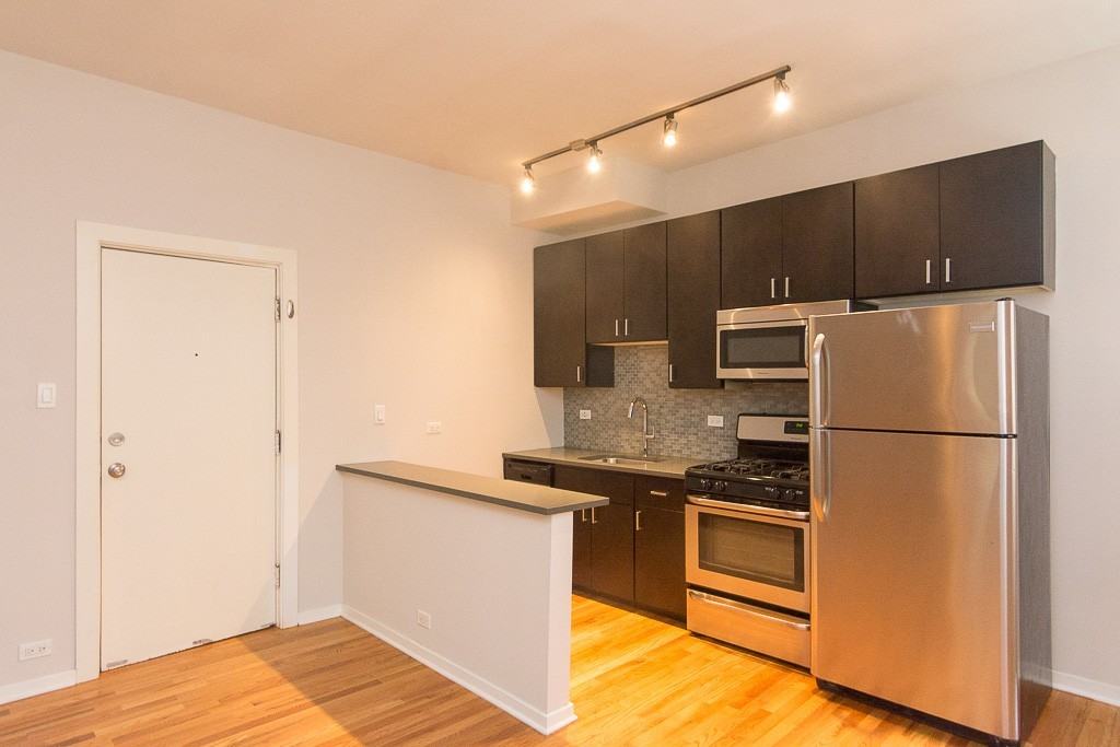 2420 N Kedzie Blvd #B07 - Photo 3 of 16