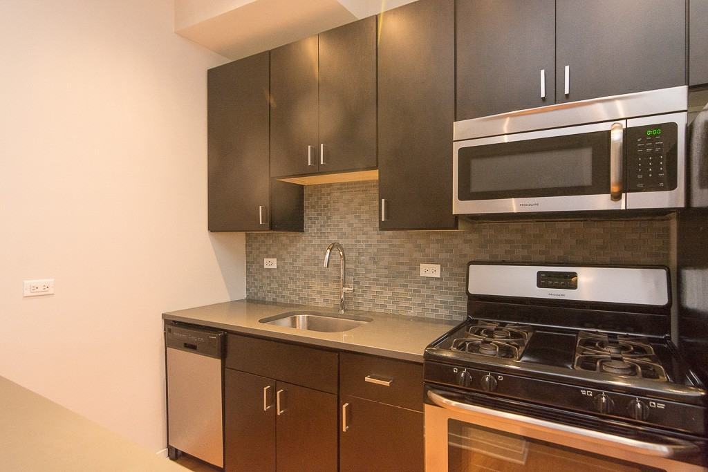 2420 N Kedzie Blvd #B07 - Photo 5 of 16