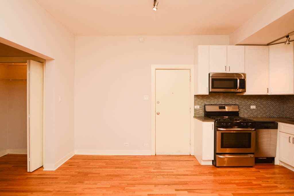 2420 N Kedzie Blvd #B03 - Photo 7 of 19