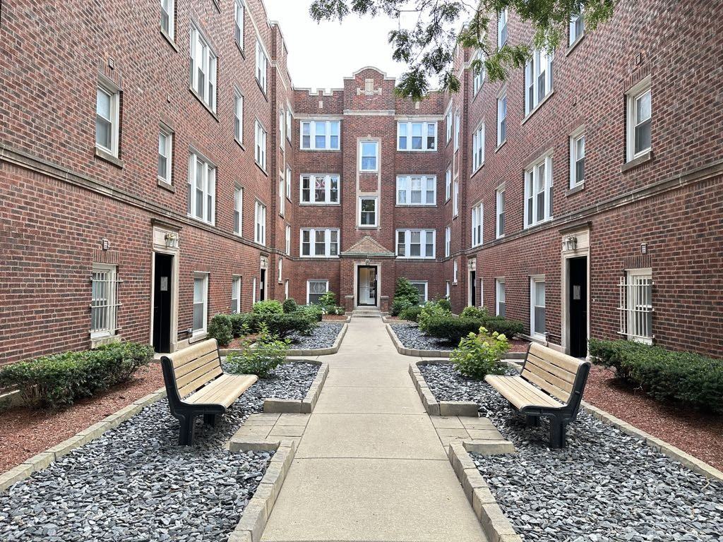 3254 N Clifton Ave #1W