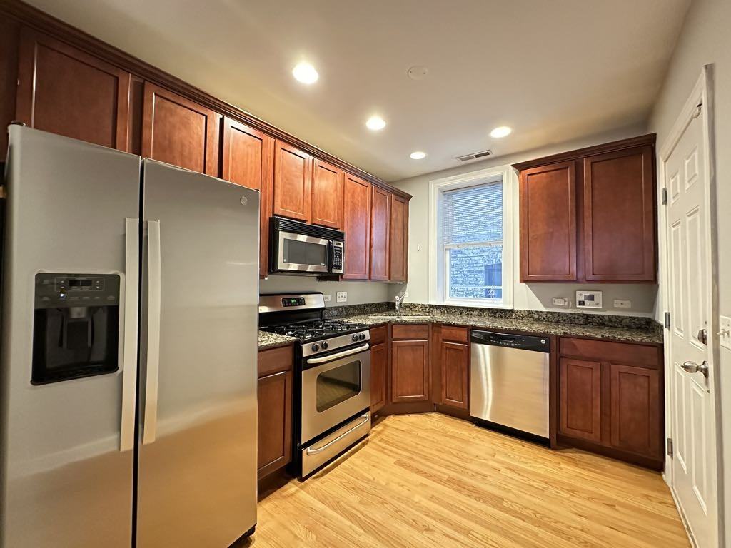 3254 N Clifton Ave #1W - Photo 2 of 21