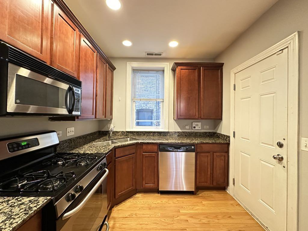 3254 N Clifton Ave #1W - Photo 4 of 21