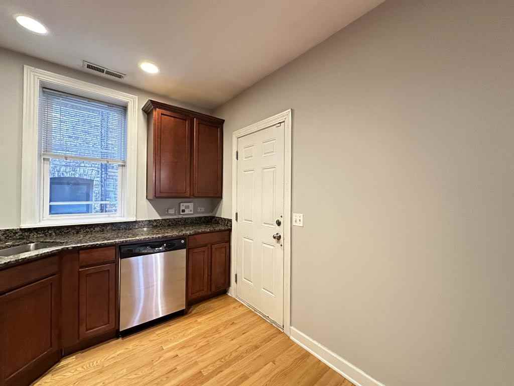 3254 N Clifton Ave #1W - Photo 5 of 21
