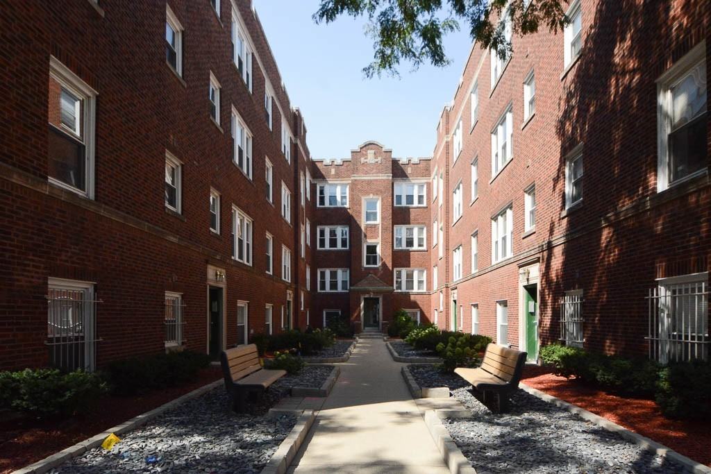 3244 N Clifton Ave #1E