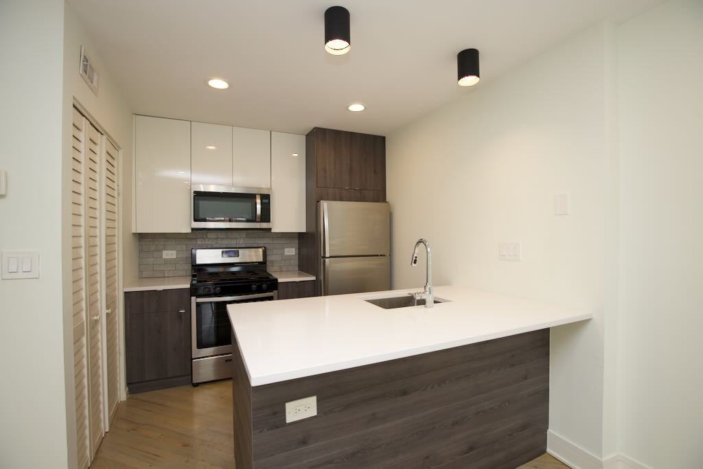 944 W Grace St #H201 - Photo 2 of 19