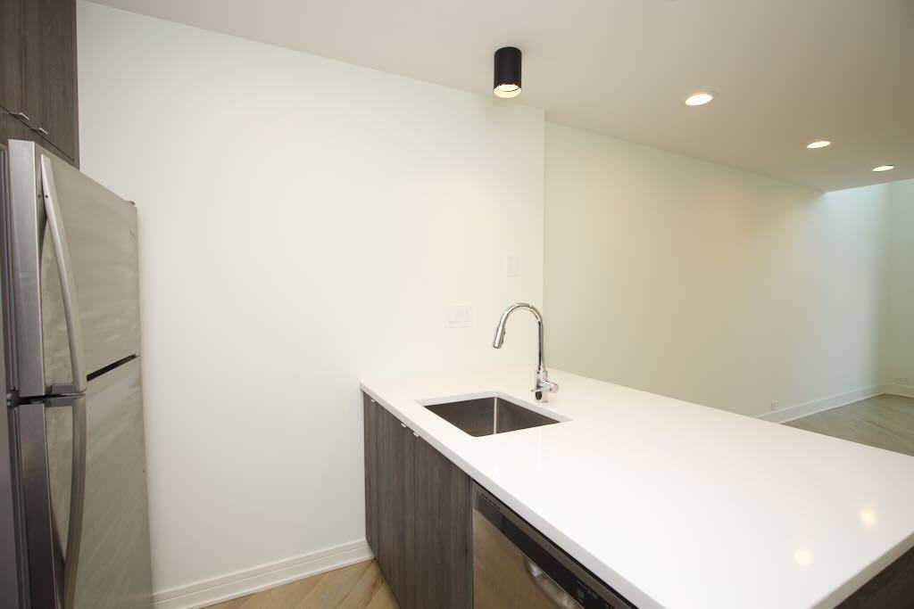 944 W Grace St #H201 - Photo 4 of 19