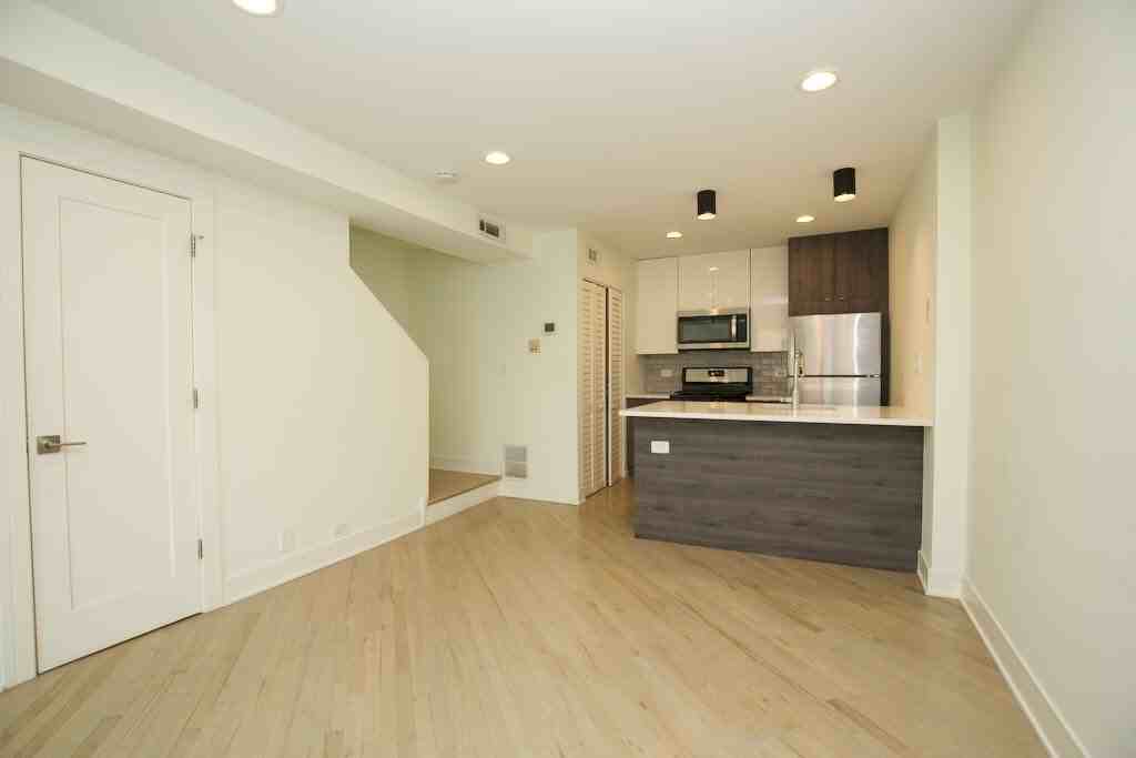 944 W Grace St #H201 - Photo 6 of 19
