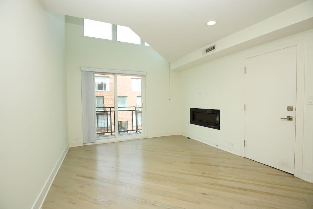 944 W Grace St #H201 - Photo 7 of 19