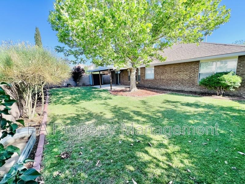 8016 Lynnhaven Pl Nw - Photo 2 of 23