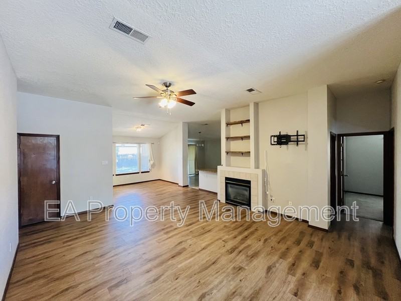 8016 Lynnhaven Pl Nw - Photo 4 of 23