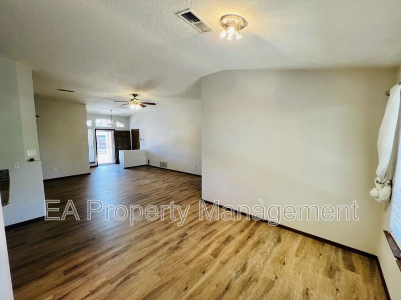 8016 Lynnhaven Pl Nw - Photo 5 of 23