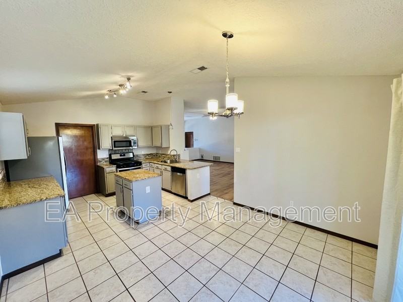 8016 Lynnhaven Pl Nw - Photo 6 of 23
