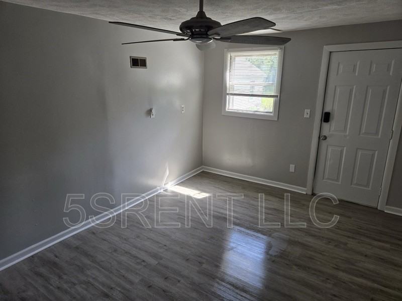236 S Mary Ellen St - Photo 3 of 17