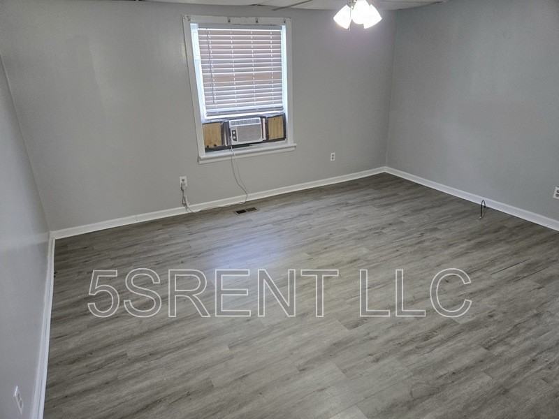 236 S Mary Ellen St - Photo 4 of 17