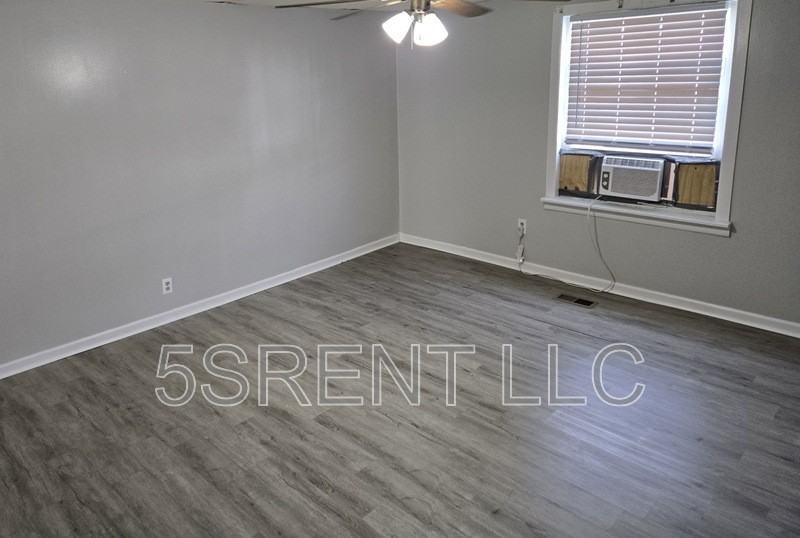 236 S Mary Ellen St - Photo 5 of 17