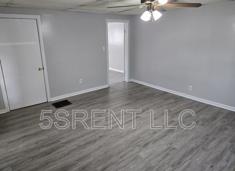 236 S Mary Ellen St - Photo 6 of 17