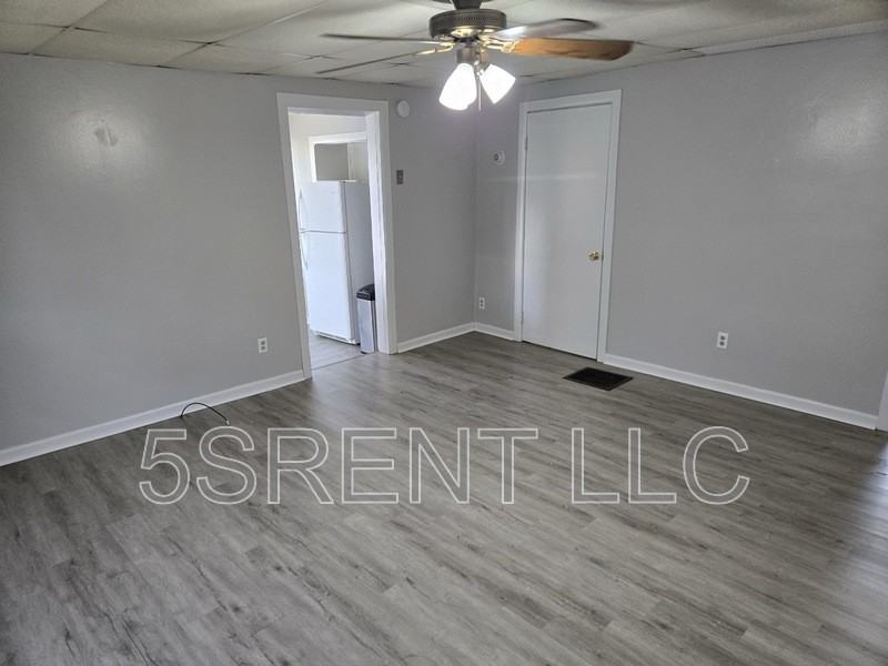 236 S Mary Ellen St - Photo 7 of 17