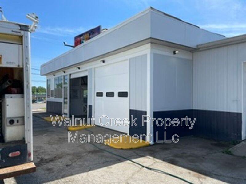 6015 Lake Ave - Photo 4 of 23