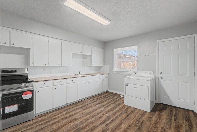 1305 W New Hope Rd - Photo 2 of 21