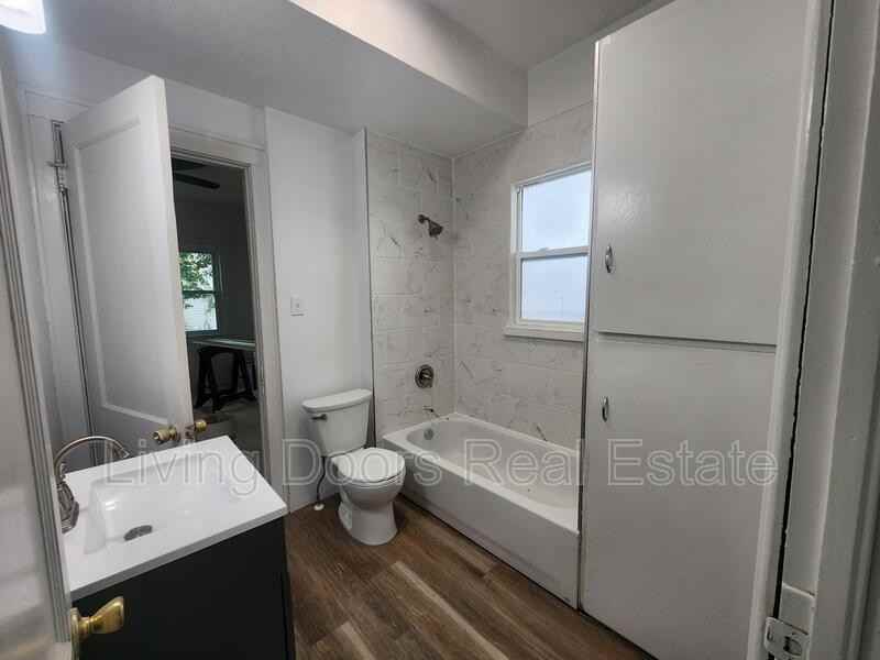 711 Nst #1 - Photo 5 of 6