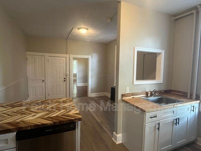 552 Pershing Ave #1 - Photo 2 of 9