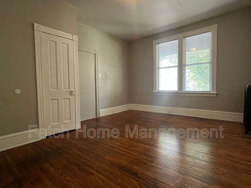 552 Pershing Ave #1 - Photo 6 of 9