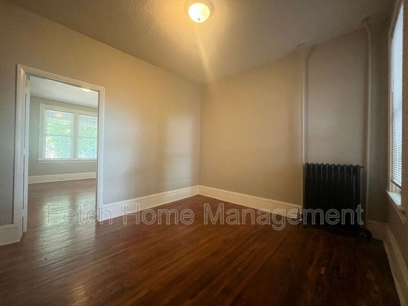 552 Pershing Ave #1 - Photo 7 of 9