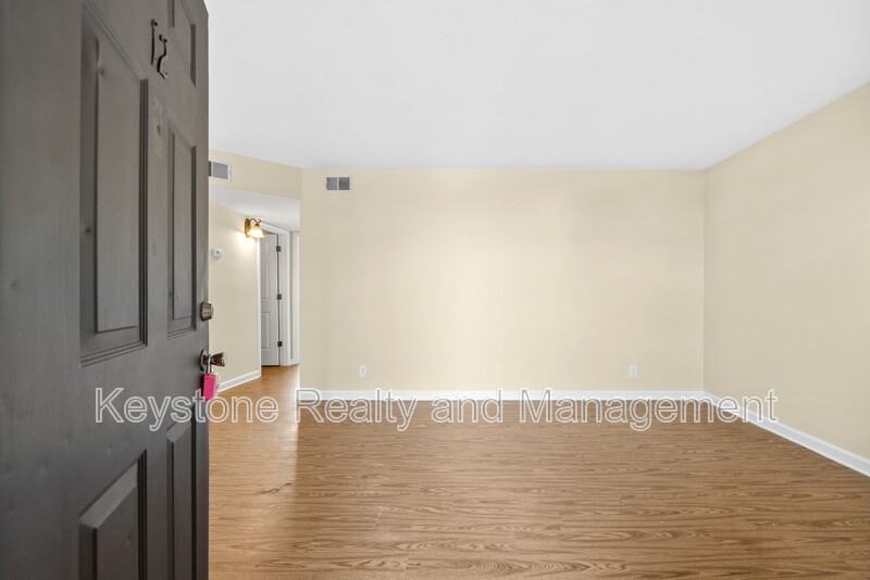 812 Pembroke Oak Grove Rd #16 - Photo 2 of 12