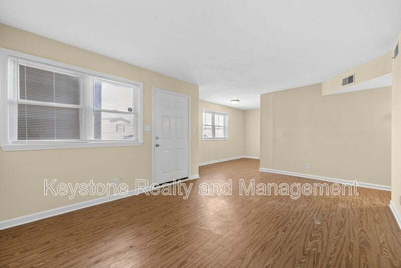 812 Pembroke Oak Grove Rd #16 - Photo 3 of 12