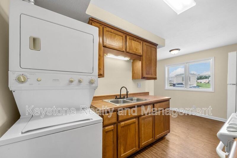 812 Pembroke Oak Grove Rd #16 - Photo 5 of 12