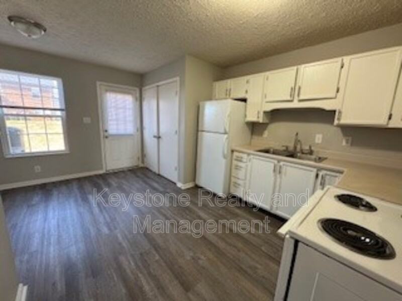 3318 Royster Ln #D - Photo 3 of 12