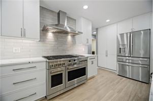 featured image of 1044 Commodore Dr