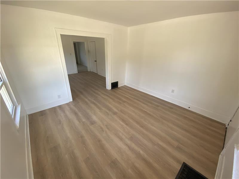 1445 Maryland Ave - Photo 3 of 8