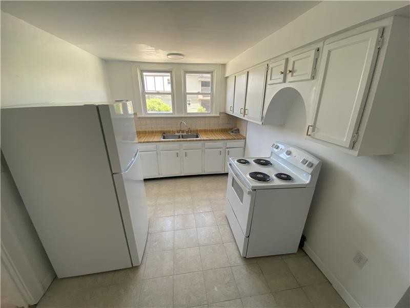 1445 Maryland Ave - Photo 4 of 8