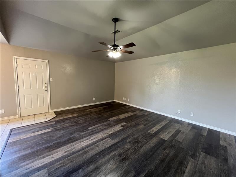 3607 Crescent Dr - Photo 2 of 23