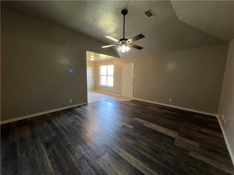 3607 Crescent Dr - Photo 3 of 23
