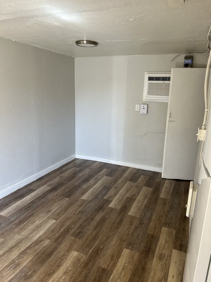 636 South Quitman Street - Photo 2 of 10