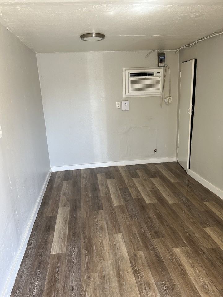 636 South Quitman Street - Photo 4 of 10